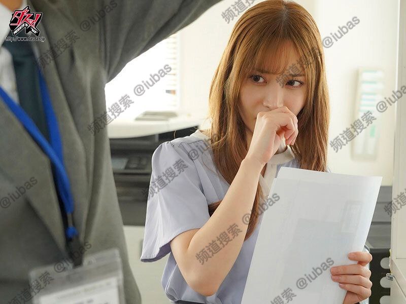 Natsuki Nagahara is an office worker who was interested in having sex with an AV actor and getting paid for it!